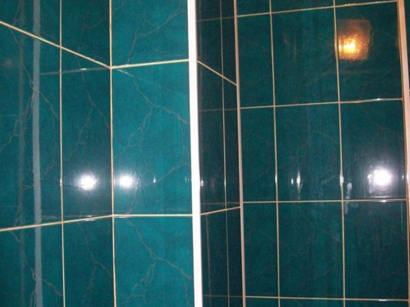 Трубы в туалете под кафельной плиткой Как закрыть трубы в туалете