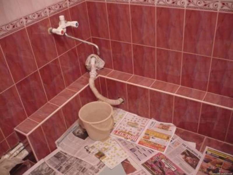 Короб в ванной - интересное решение Короб в ванной - оптимальное решение для труб и коммуникаций.